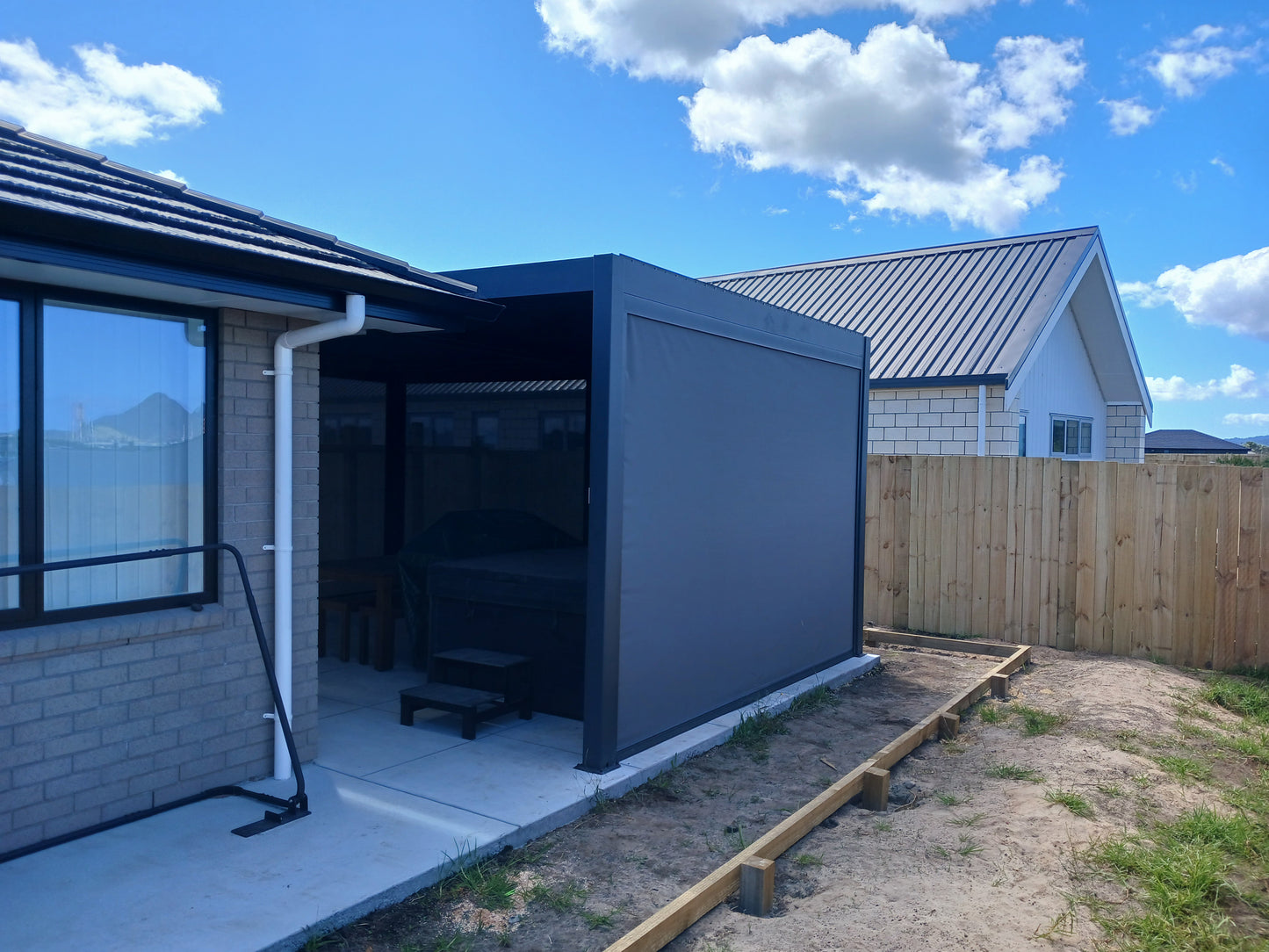 6x4 - Motorised Pergola with LED lights