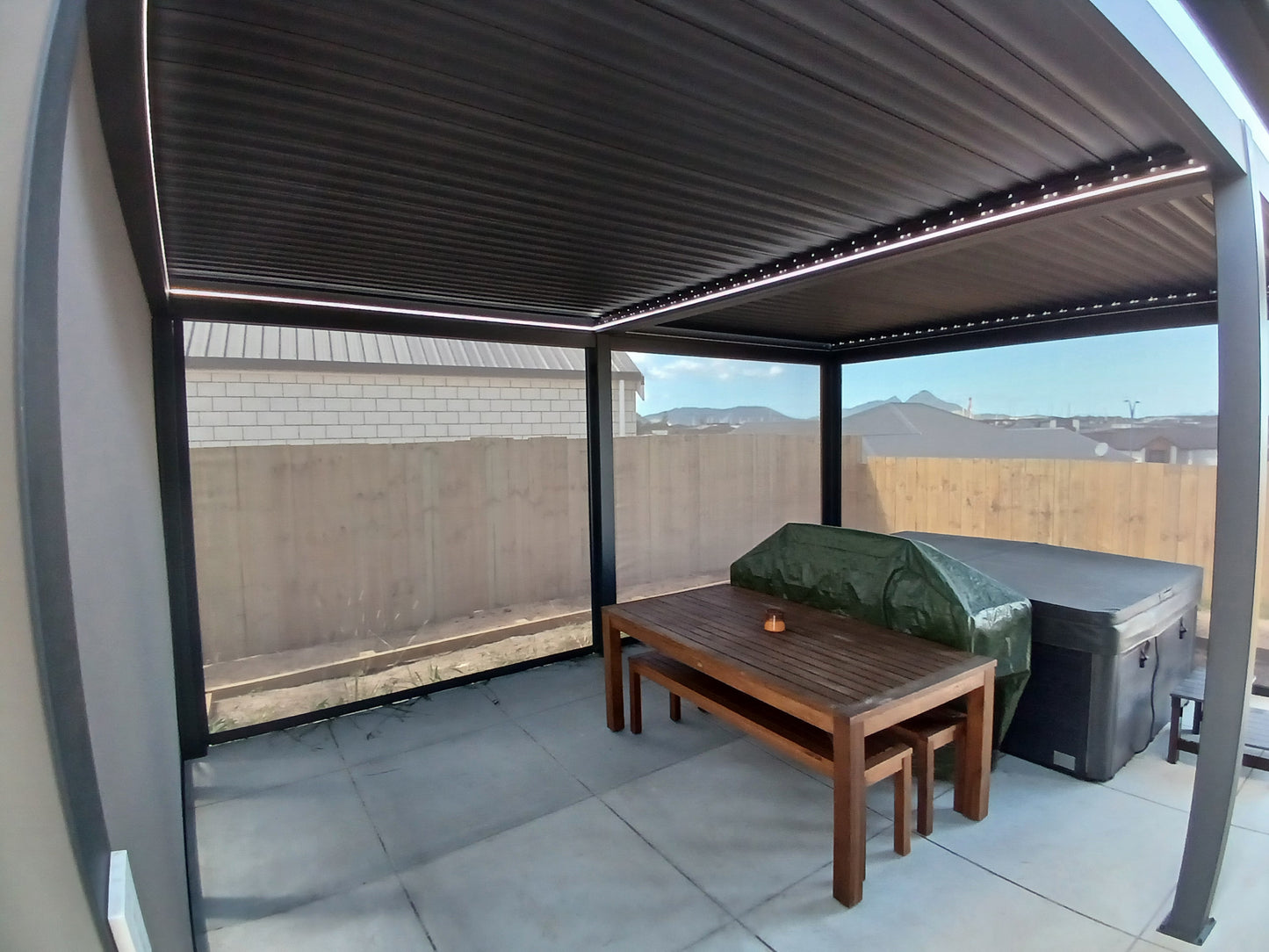 6x4 - Motorised Pergola with LED lights