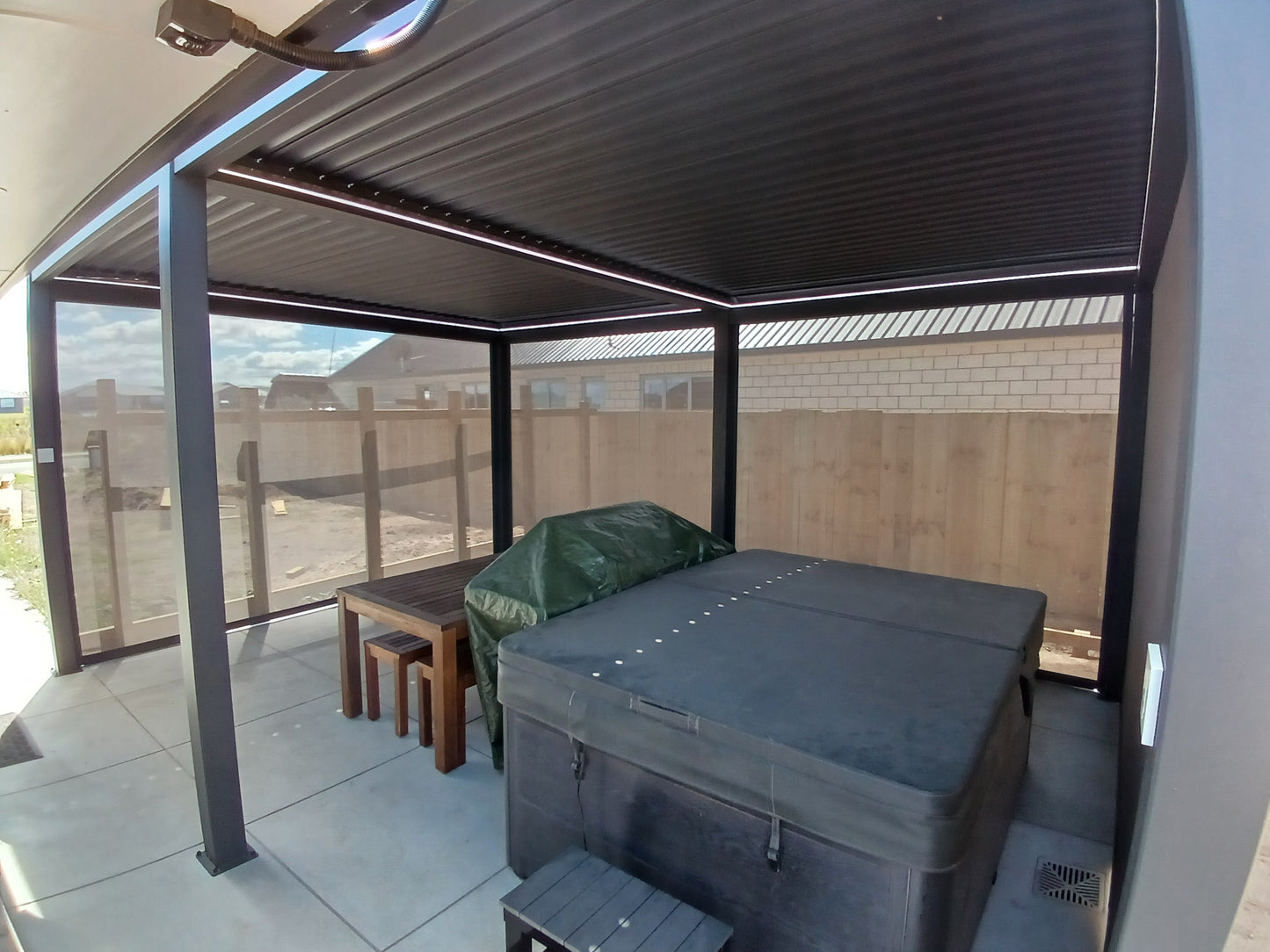 6x4 - Motorised Pergola with LED lights