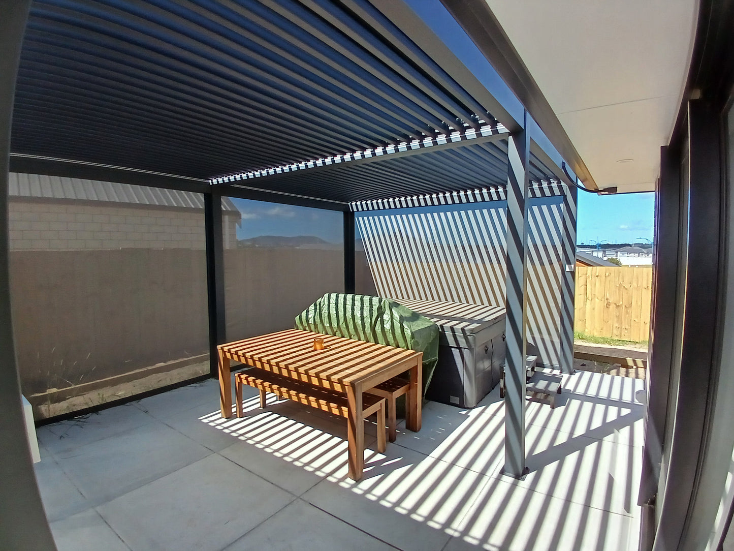 6x4 - Motorised Pergola with LED lights