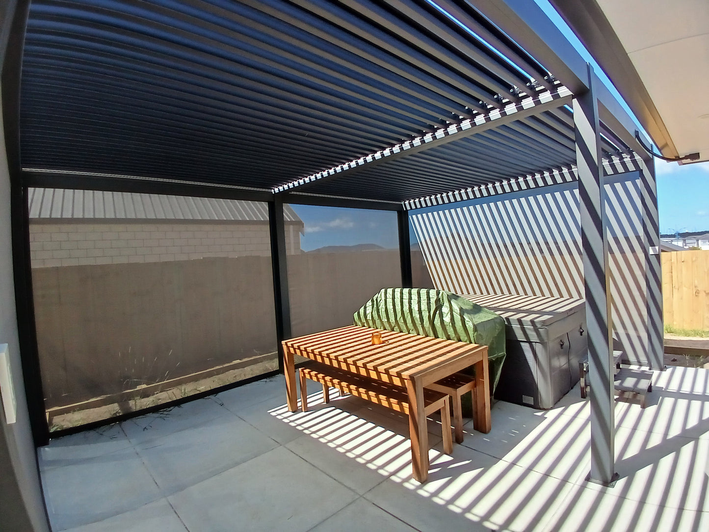 6x4 - Motorised Pergola with LED lights