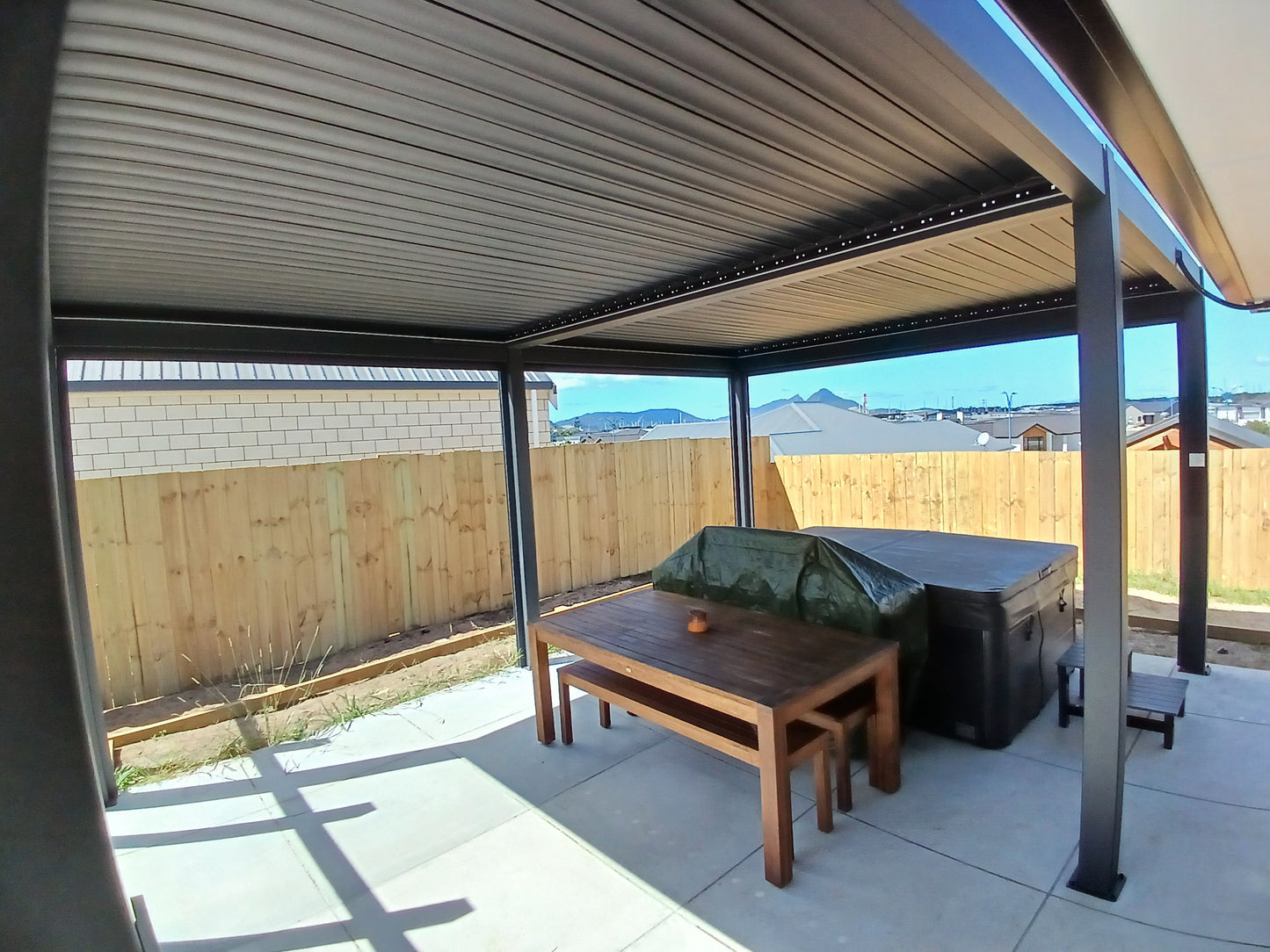 6x4 - Motorised Pergola with LED lights